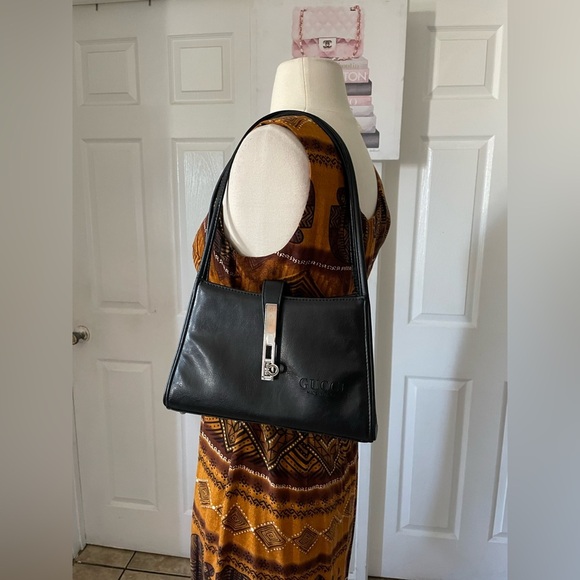 Elegant Black Leather Shoulder Bag - Picture 6 of 7